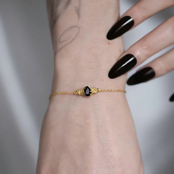 FERONIA. Secret Garden Black Onyx Bracelet – Gold