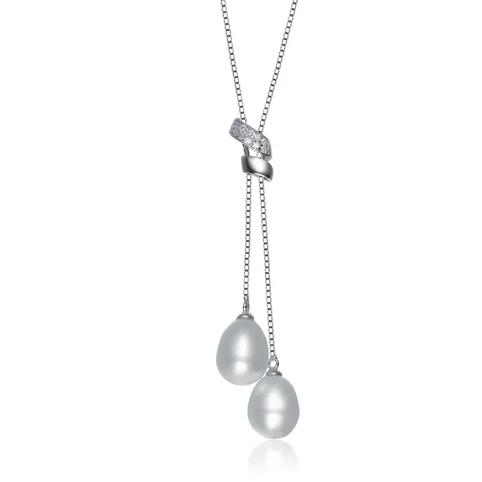 Fleur Dainty Pearl Necklace