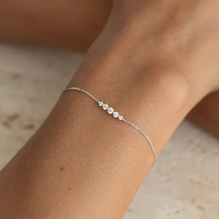 Graduated Diamond Bracelet White Gold – Tamsin