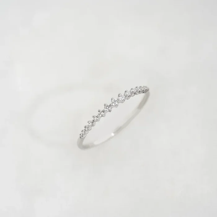 Graduated Diamond Ring White Gold – Ophelia