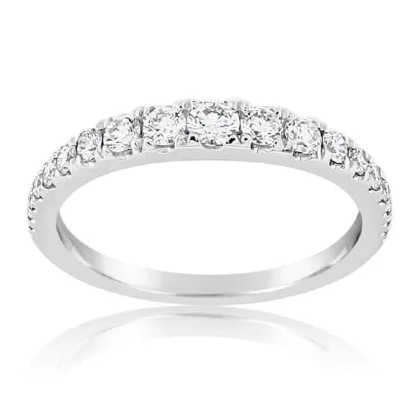 Graduated Diamond Wedding Band