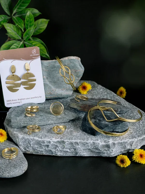 Kuts 10 Jewel Brass Anti Tarnish Hamper ( 6 rings, 3 Bracelet, 1 Earring)