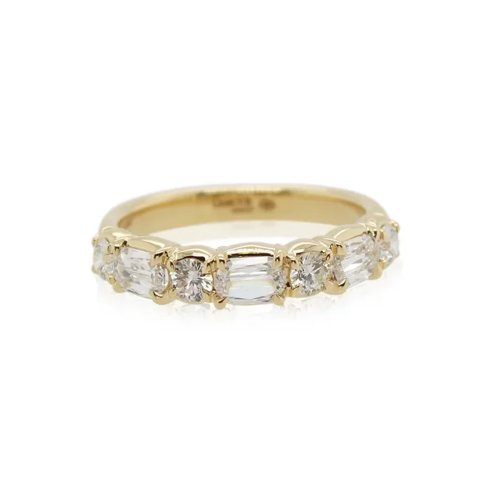 L’Amour Crisscut and Round Diamond Band