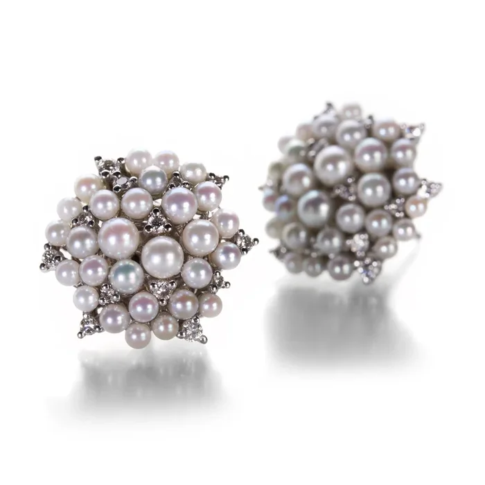 Lagrange Pearl Stud Earrings