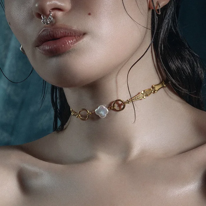 LUSTRE. Pearl Choker – Gold