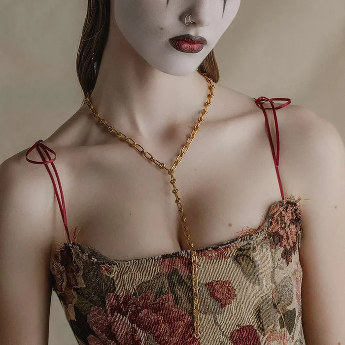 MABEL. Twisted Rope Lariat Chain – Gold