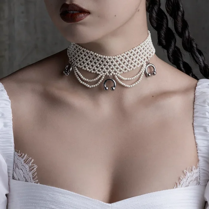 MAGNIFIQUE. Wide Pearl and Barbell Choker – Silver