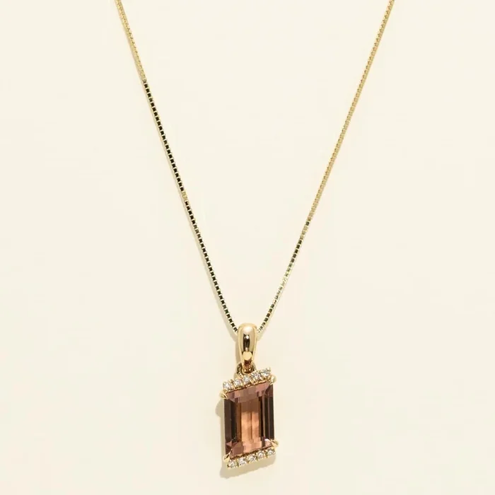 Maine Pink Tourmaline Necklace in 14kt Yellow Gold with Diamonds (1/20ct tw)