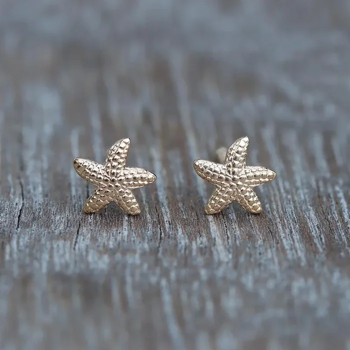Mini Dancing Starfish Stud Earrings in 14k Yellow Gold