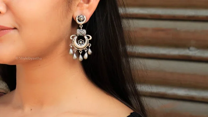 Mizoya Daana Art Crescent Moon Earrings