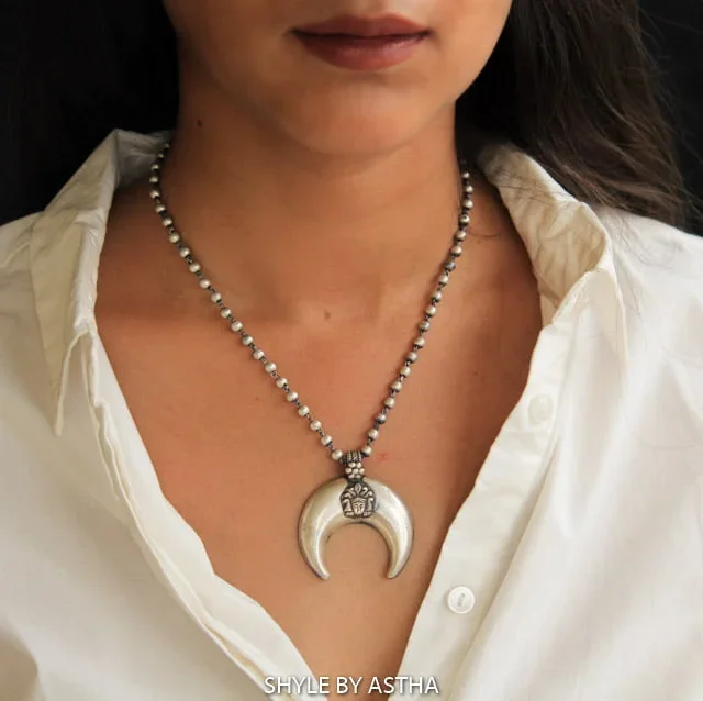 Moh Durga Motif Crescent Moon Ball Necklace