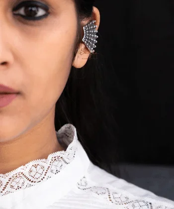 Moh Intricate Daana Detailed Pankhi Earclip