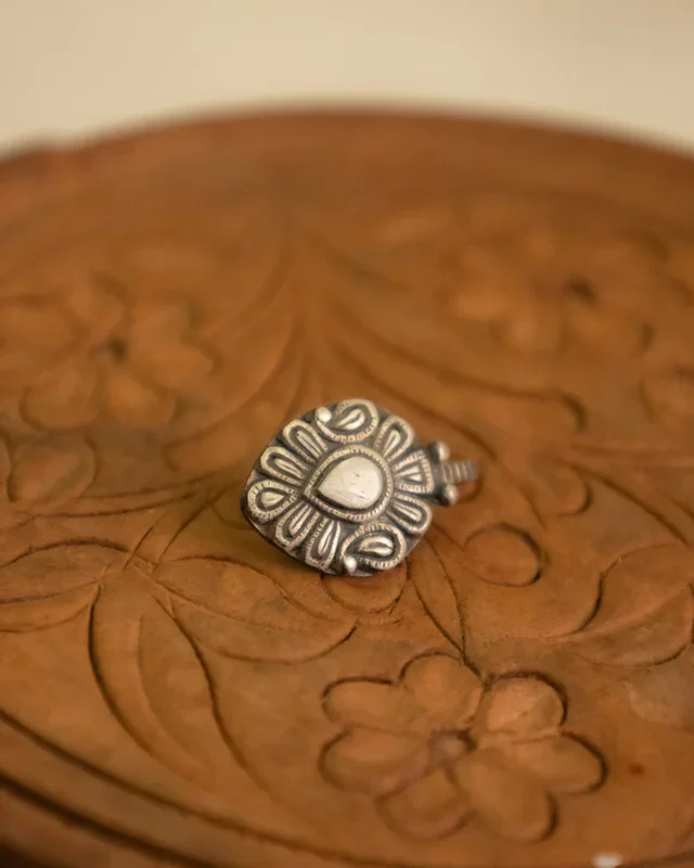 Moh Intricate Leaf Detailed Nose Clip on