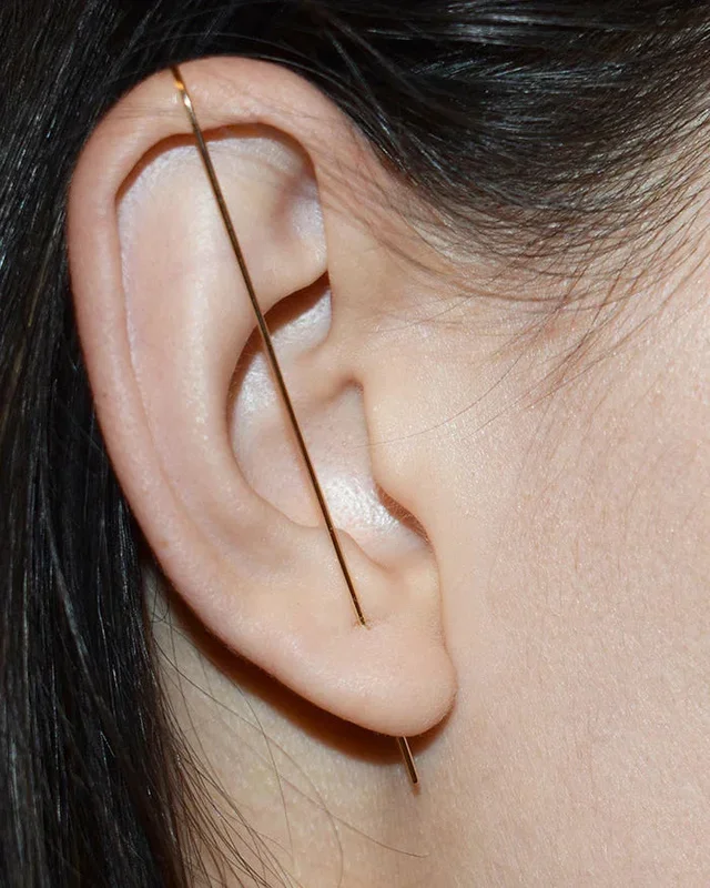 Mona Lisa Needle Earring