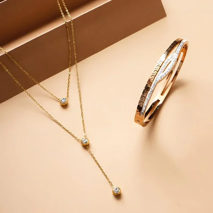 Multi Stone Q Clasp Bracelet & Two Layered Solitaire Drop Necklace Combo Set