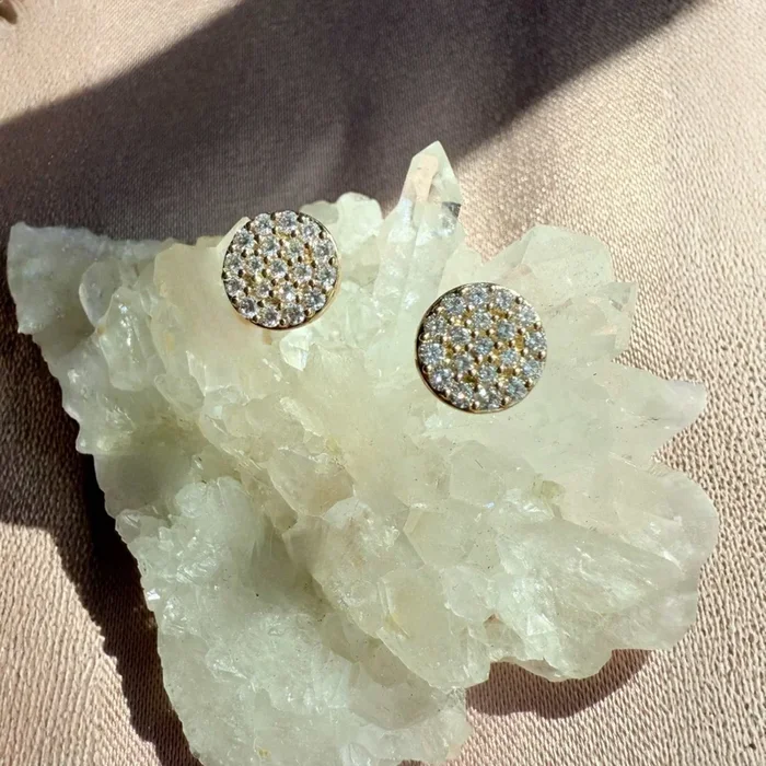 Pavé Diamond Stud Earrings – Timeless Sparkle in Every Detail