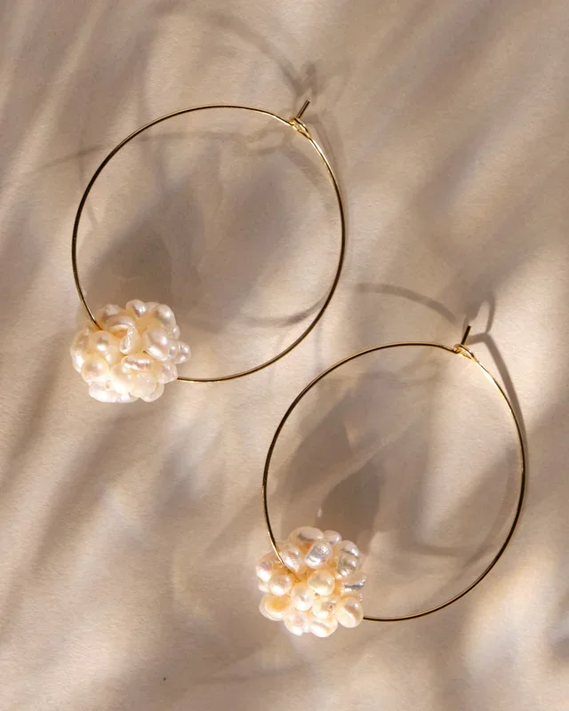 Pearl Cluster Wire Hoop Earring (ER596)