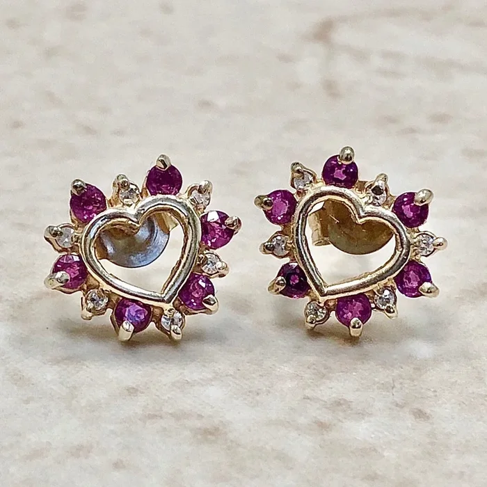 Pendientes de oro amarillo de 10 quilates con forma de corazón de rubí y diamantes