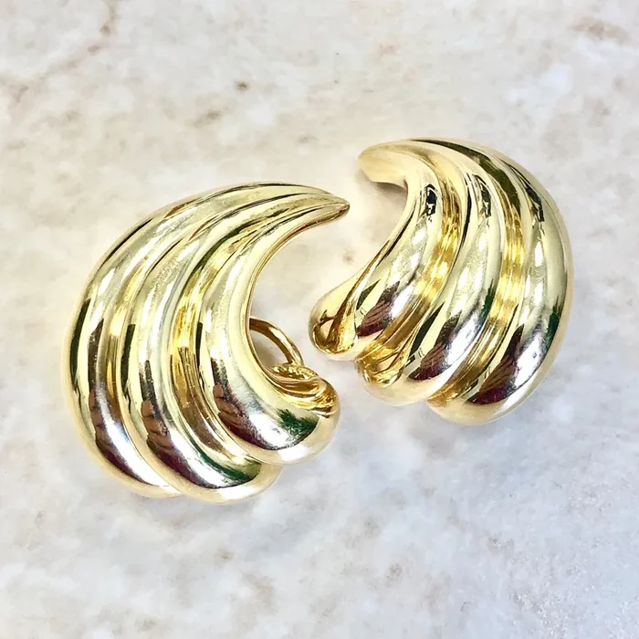 Pendientes grandes vintage acanalados de oro amarillo de 18 quilates