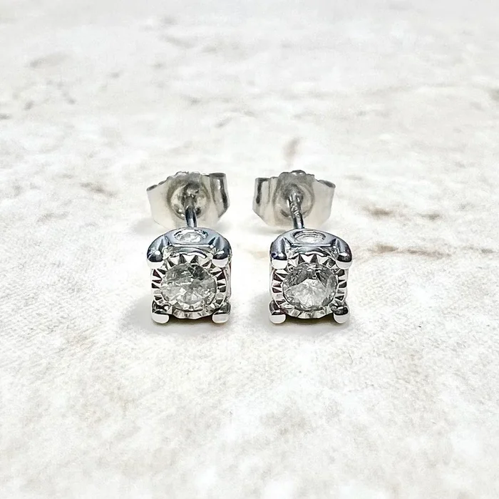 Pendientes vintage de oro blanco de 14 quilates con diamantes de 1/4 quilate engastados en bisel