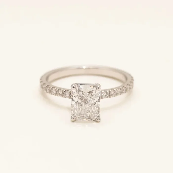 Radiant Cut Diamond Engagement Ring in 18kt White Gold (1 3/4ct tw)