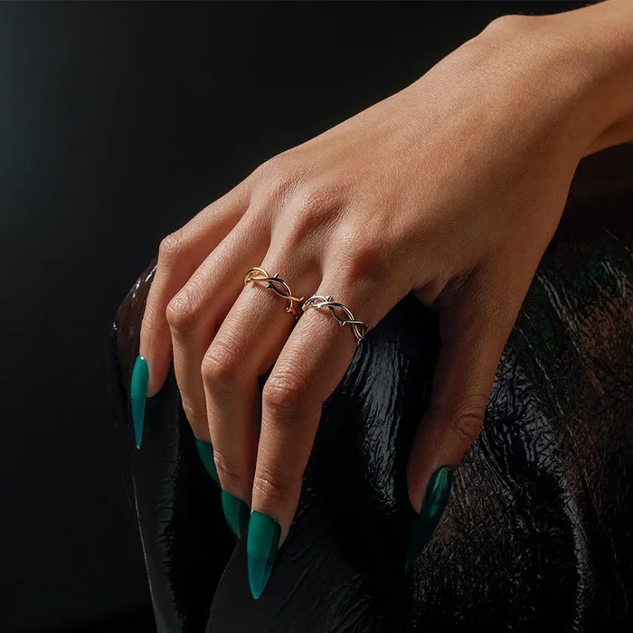REVIVAL. Thorn Band Ring – Silver