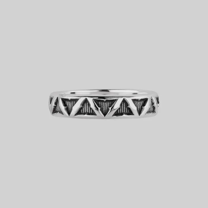 SAINT. Gothic Trefoil Band Ring – Silver