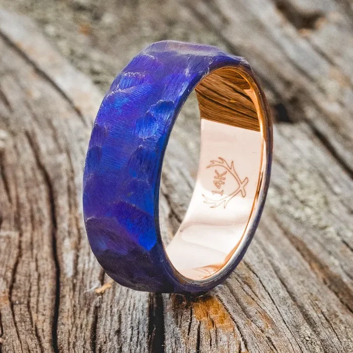 SEASCAPED FINISH & FIRE-TREATED TITANIUM WEDDING RING FEATURING A 14K GOLD BAND