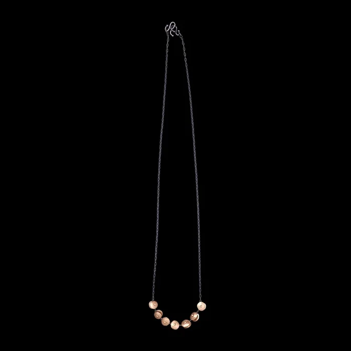Shavings Cluster Choker