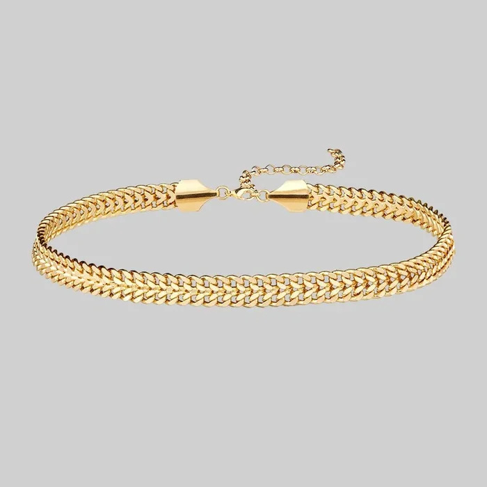 SOLACE. Wide Curb Chain Choker – Gold