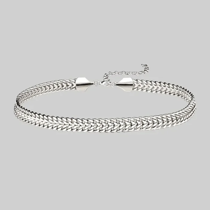 SOLACE. Wide Curb Chain Choker – Silver