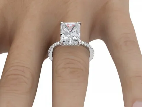 Solitario radiante de 4,5 ct con cuerpo pavé