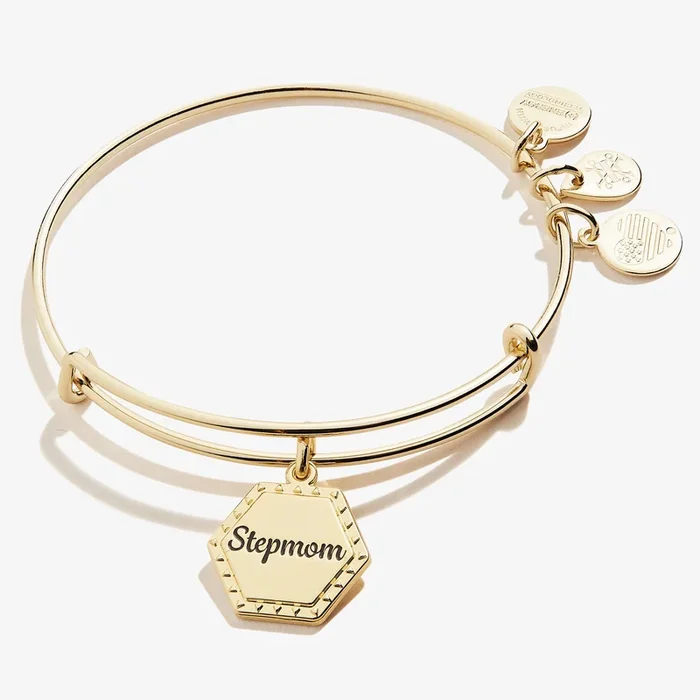 Stepmom ‘You’re In My Heart Forever’ Charm Bangle