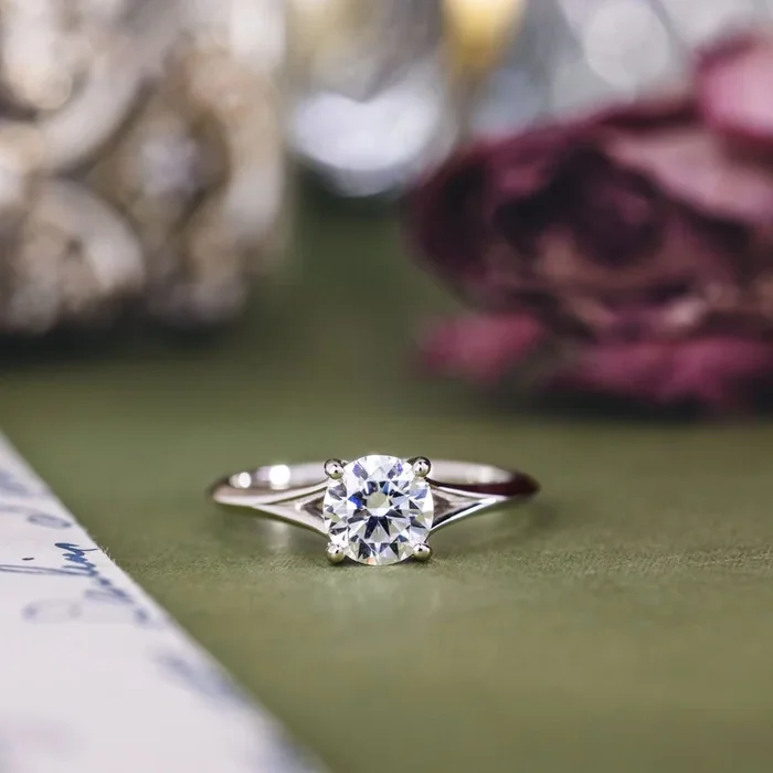 The Evelina – Round Cut Diamond Engagement Ring with a Split Shank Setting