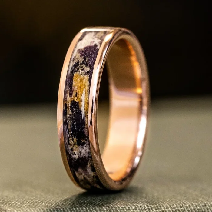 The Renoir | Men’s Gold Wedding Band with Lilacs & Chrysanthemums