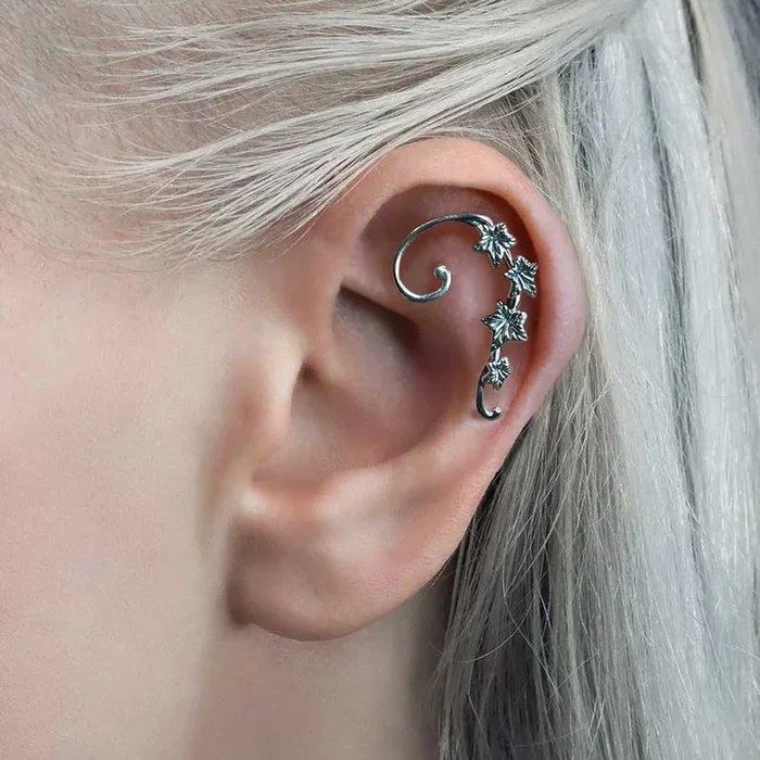 THORA. Climbing Ivy Ear Stud – Silver