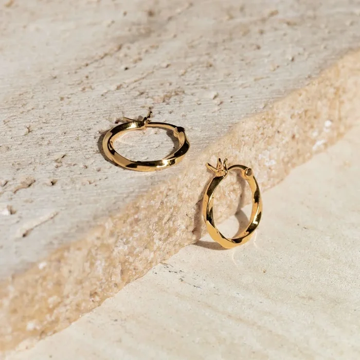 Twisted Hoops – Juni