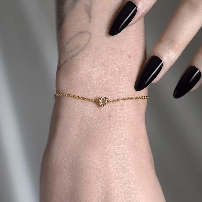 VEIL. Gothic Trefoil Glass Bracelet – Gold