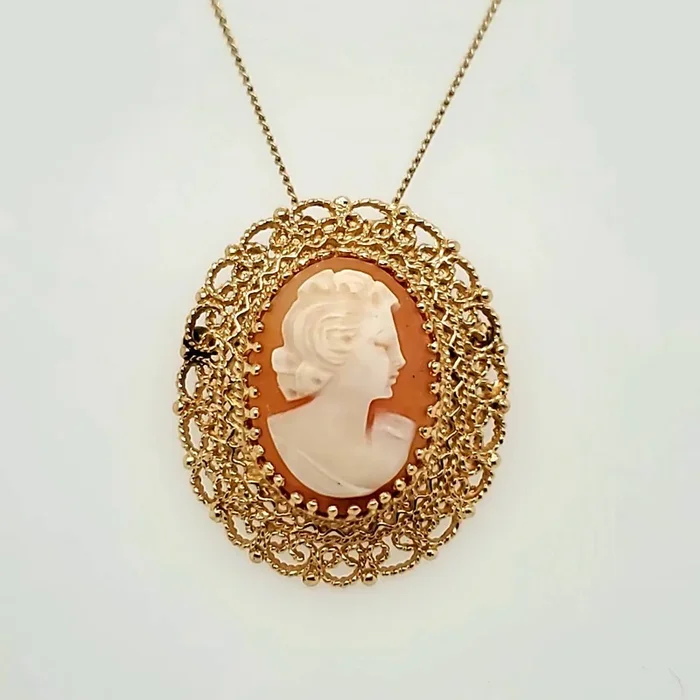 Vintage 14Ktyg Shell Cameo Brooch/Pendant