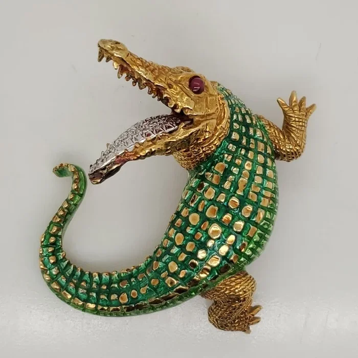 Vintage 18kt Yellow Gold Enamel Diamond and Ruby Alligator Brooch