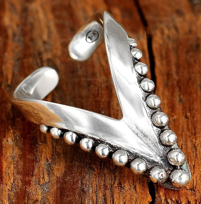 Vollfinger-Chevron-Daumenring aus Sterlingsilber