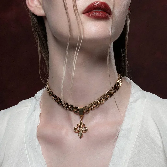 VOW. Fleur de Lis Charm Choker – Gold