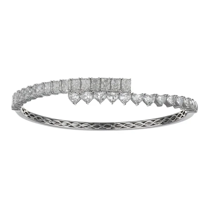 White Diamond Bangle (White Diamond 3.95 cts. White Diamond 2.5 cts.)