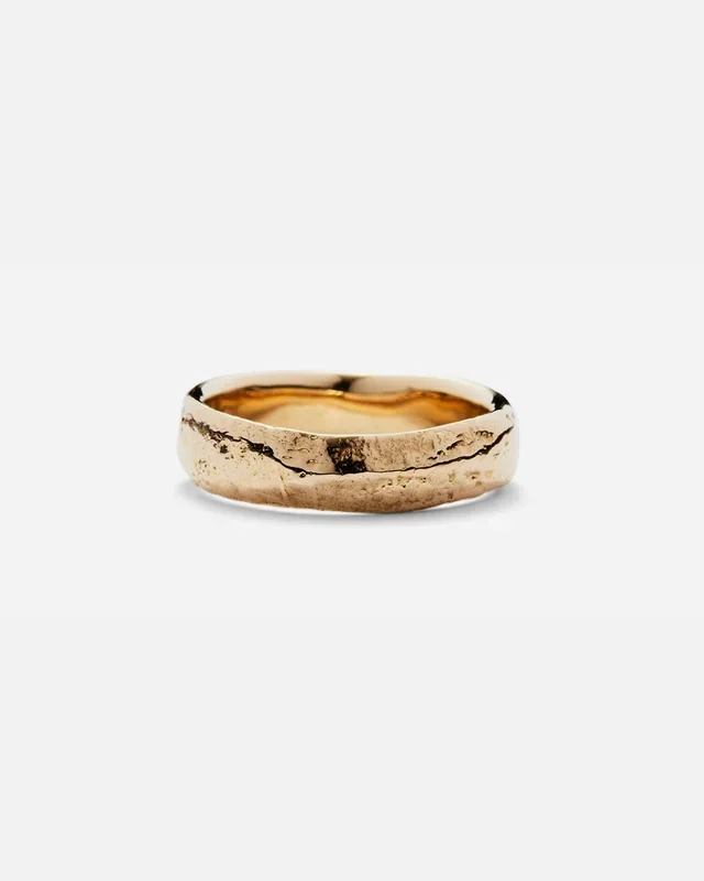 Wide Pebble Band / Reticulated